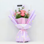 مجموعة ورود جميلة مغلفة بلون البنفسجي | A mix of beautiful flowers wrapped in purple