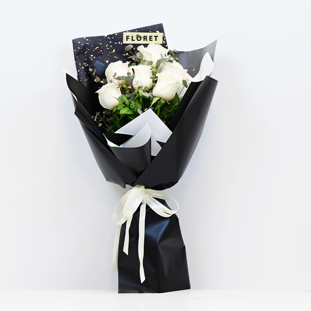 xl_media_image2 ورد ابيض مغلف باللون الأسود الجميل White flowers wrapped in the beauty of black
