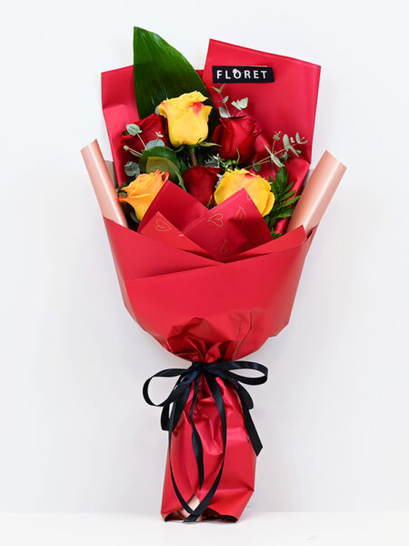 ورد أحمر واصفر ملغف بتغليف جميل باللون الأحمر Yellow and red flowers wrapped in the beauty of red