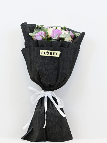 ورد بنفسجي مغلف بالاسود Purple flowers with a black Wrapping