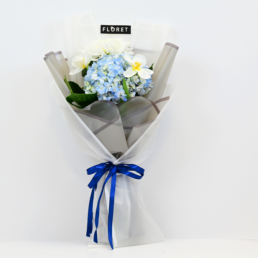 xl_media_image6 تنوع الورد مغلف بتغليف سماوي A variety of roses wrapped in sky-blue elegance