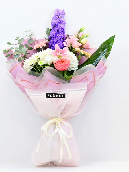 باقة مليئة بالألوان والبهجة A bouquet full of colors and joy